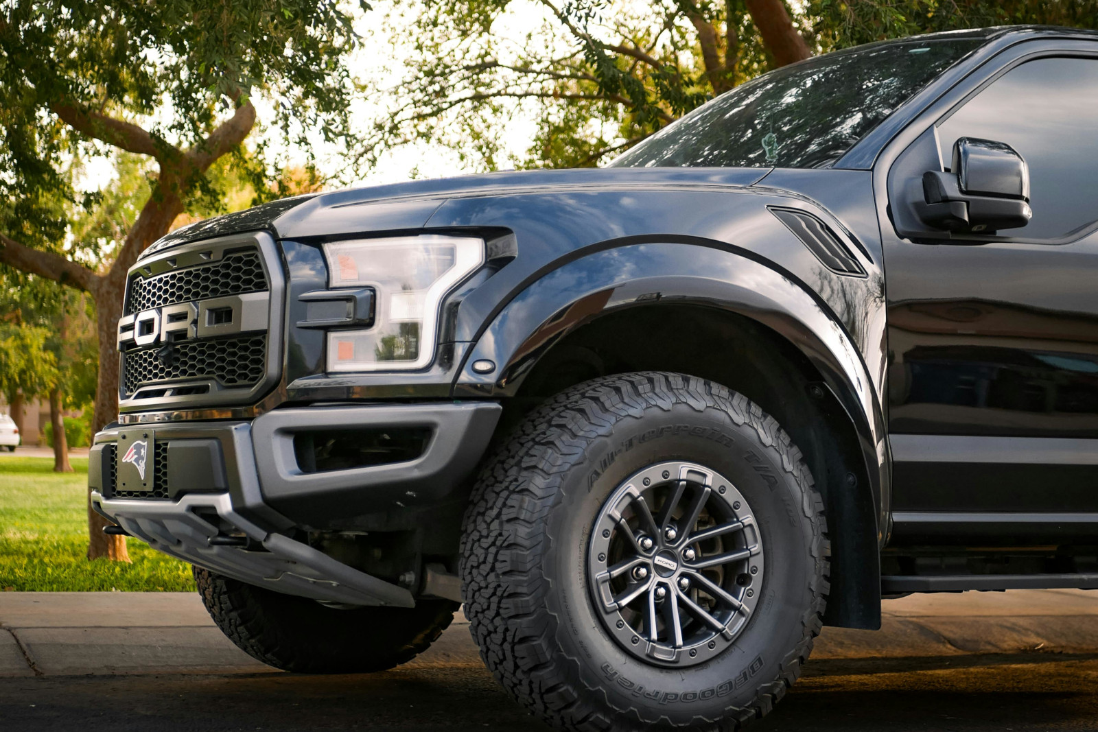 Comparison of carVertical and Carfax reports on a desk